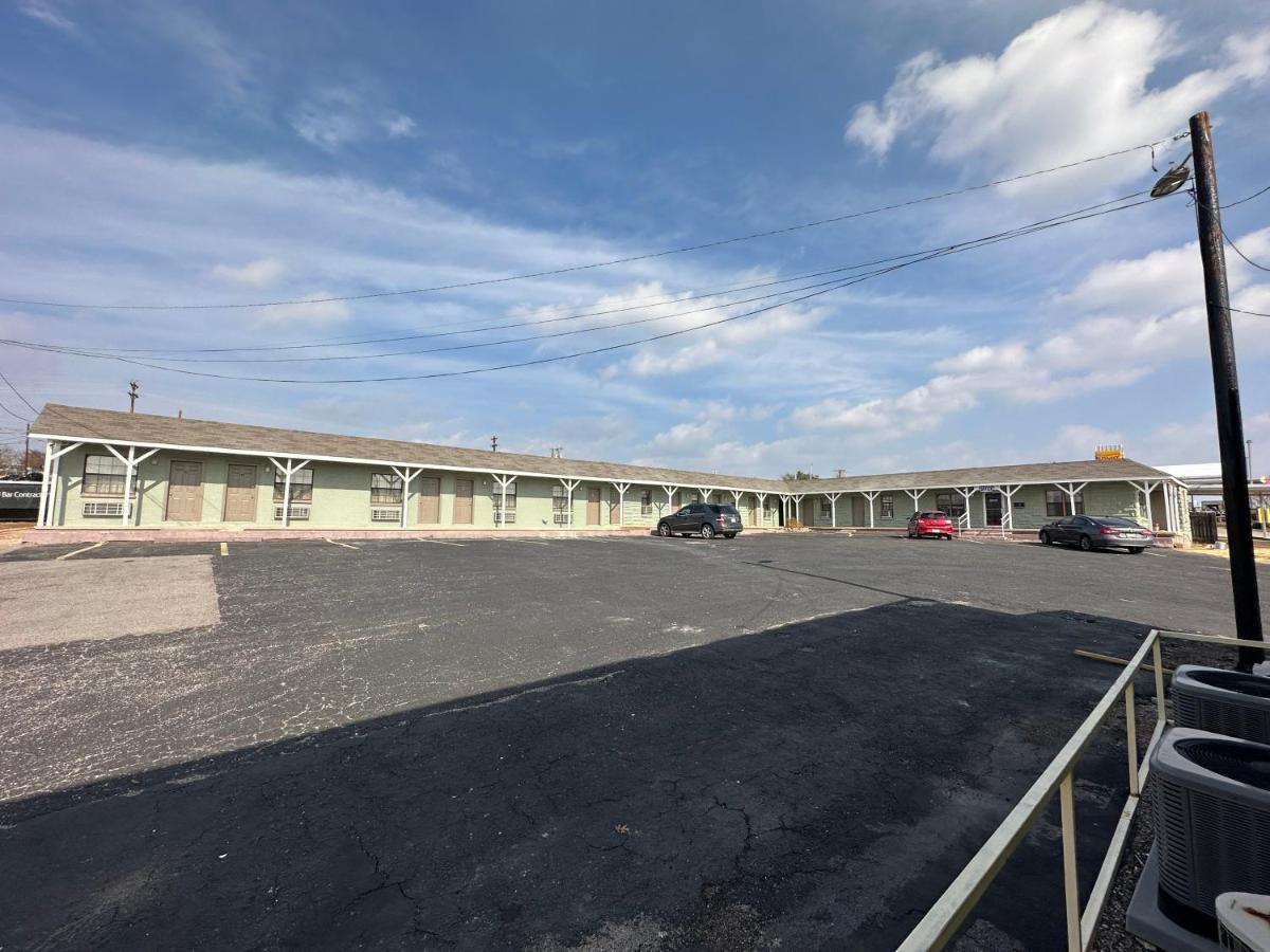 Llano Motel *